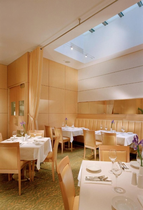 Orchard Garden Hotel image 8